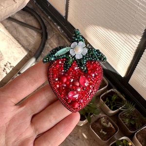 Strawberry Embroidered Brooch Pin, Strawberry Jewelry, Red strawberry, Craft Fruit Pin, Gift For Her