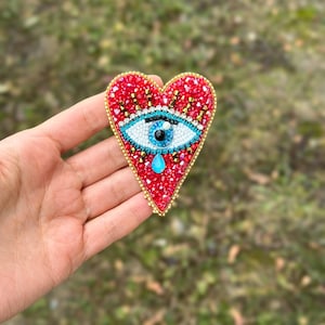 Handgemachte Evil Eye Herz Brosche, Gestickte Evil Eye Bead, Blaues Herz Evil Eye, Evil Eye Schmuck, handgemachter Perlenschmuck, Geschenk für Sie
