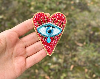 Broche de corazón de ojo malvado hecho a mano, cuenta de ojo malvado bordada, ojo malvado de corazón azul, joyería de ojo malvado, joyería de cuentas hecha a mano, regalo para ti