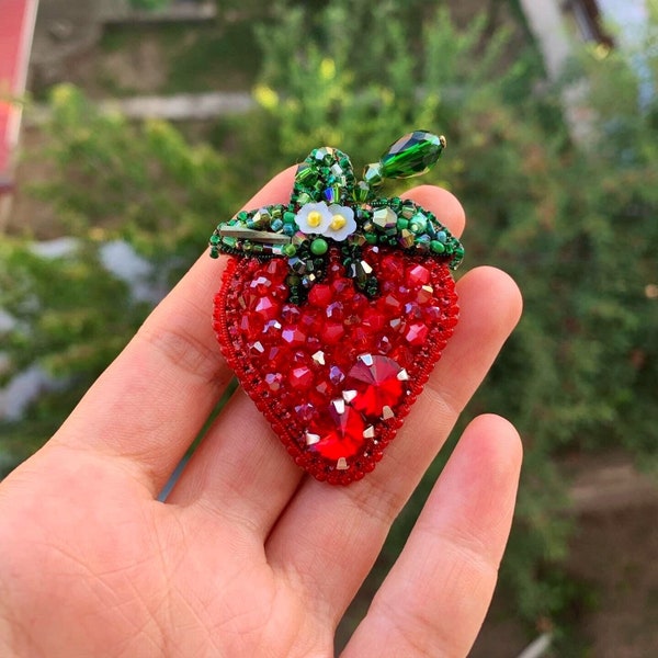 Strawberry Embroidered Brooch Pin, Strawberry Jewelry, Red strawberry, Craft Fruit Pin, Gift For Her