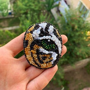 Handmade Tiger Eye Brooch, Fashion Jewelry, Embroidered Animal Pin, Green Eye Badget, Gift For Woman
