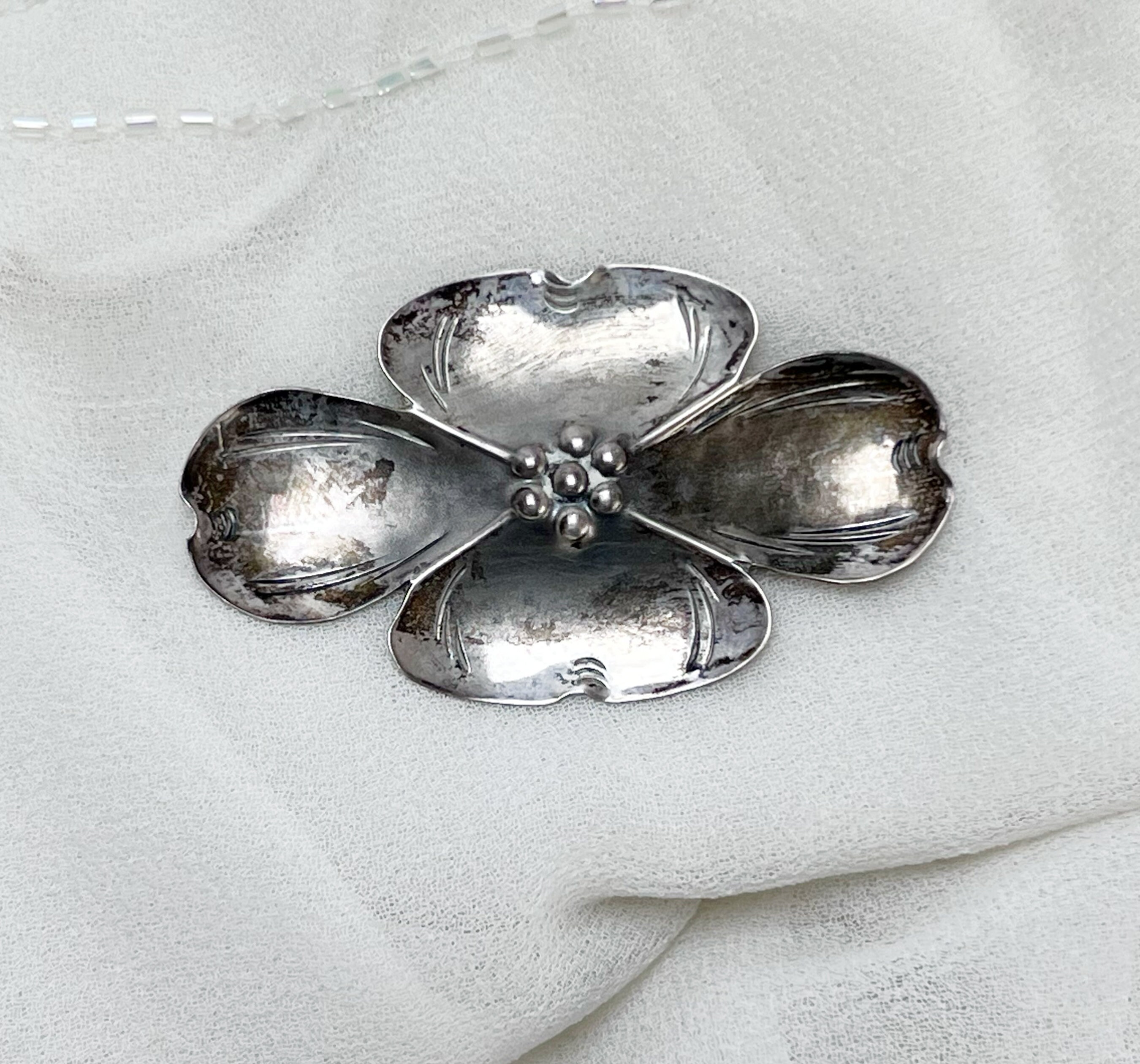 Designer Stuart Nye Sterling Silver Dogwood Flower Brooch Lapel
