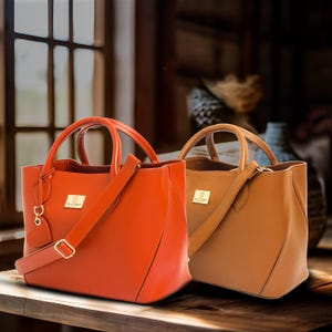 Sac fourre-tout en cuir grainé véritable pour femme Sac à bandoulière en cuir fait main à breloques coeur Cadeau d'anniversaire pour elle Essentiel de voyage