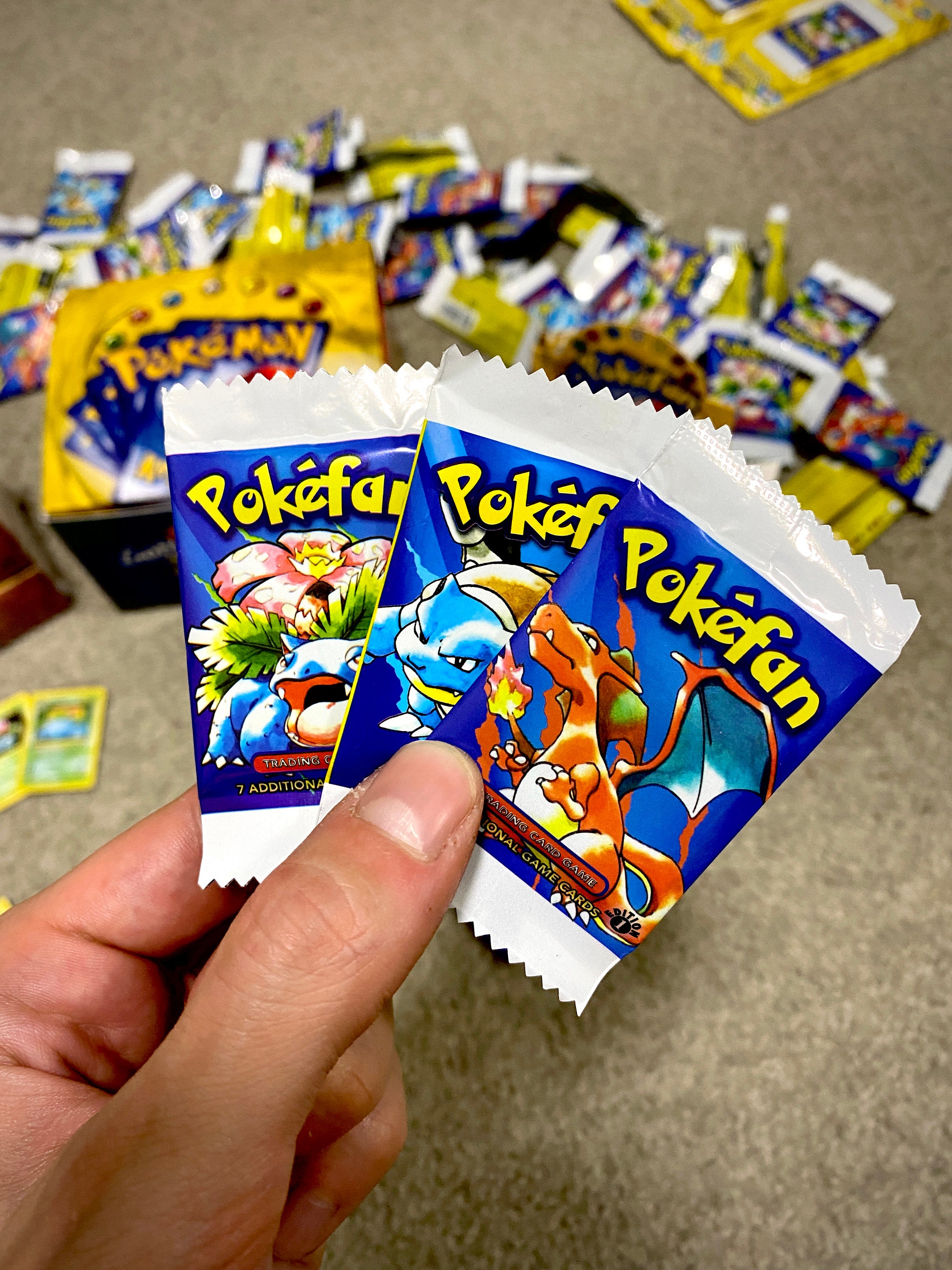 Mini jeu de base complet 1ère édition de cartes à collectionner inspirées  de Pokémon, avec un mini classeur 102 cartes au total -  Canada