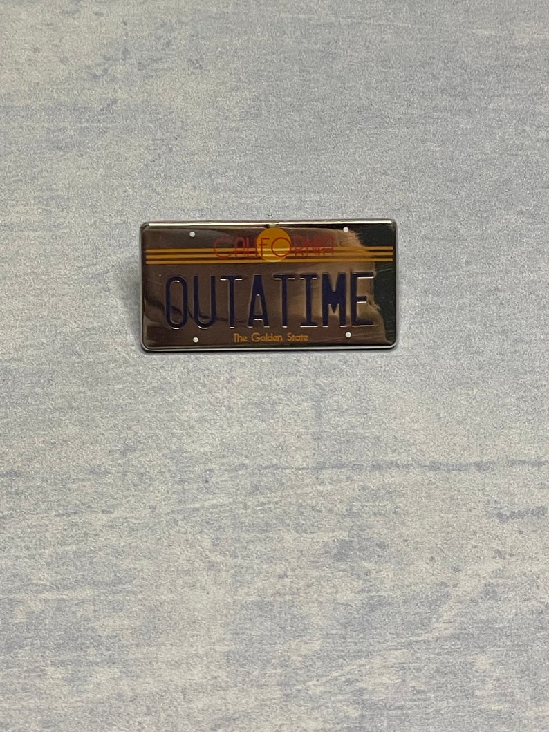 Back to the Future Enamel Pin Badge Delorean 'OUTATIME' License