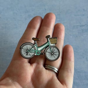 vintage retro lapel pin enamel badge pretty green bike bicycle flower basket sports exercise stocking filler birthday present gift memories