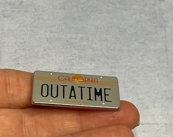 Back to the Future Enamel Pin badge: Delorean &#39;OUTATIME&#39; License Plate