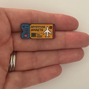 Pin de solapa esmaltado para billetes de avión, explorador, aventurero, regalo de cumpleaños, viajero turístico, relleno de medias navideñas, vuelo