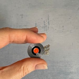 Vinyl Record Player Enamel Pin badge: 80s 90s Retro Music Lover Gift