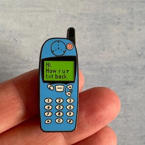 Nokia 5110 Enamel Pin: 80s 90s Retro Mobile Phone Badge