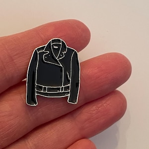 Années 80, 90, enfant vintage, épinglette rétro, badge émaillé, veste en cuir noir, film gras, film 40e anniversaire, cadeau, souvenirs