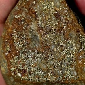 Muestra de mineral de oro y cobre de alta ley / Matriz natural portadora de metales del grupo del platino