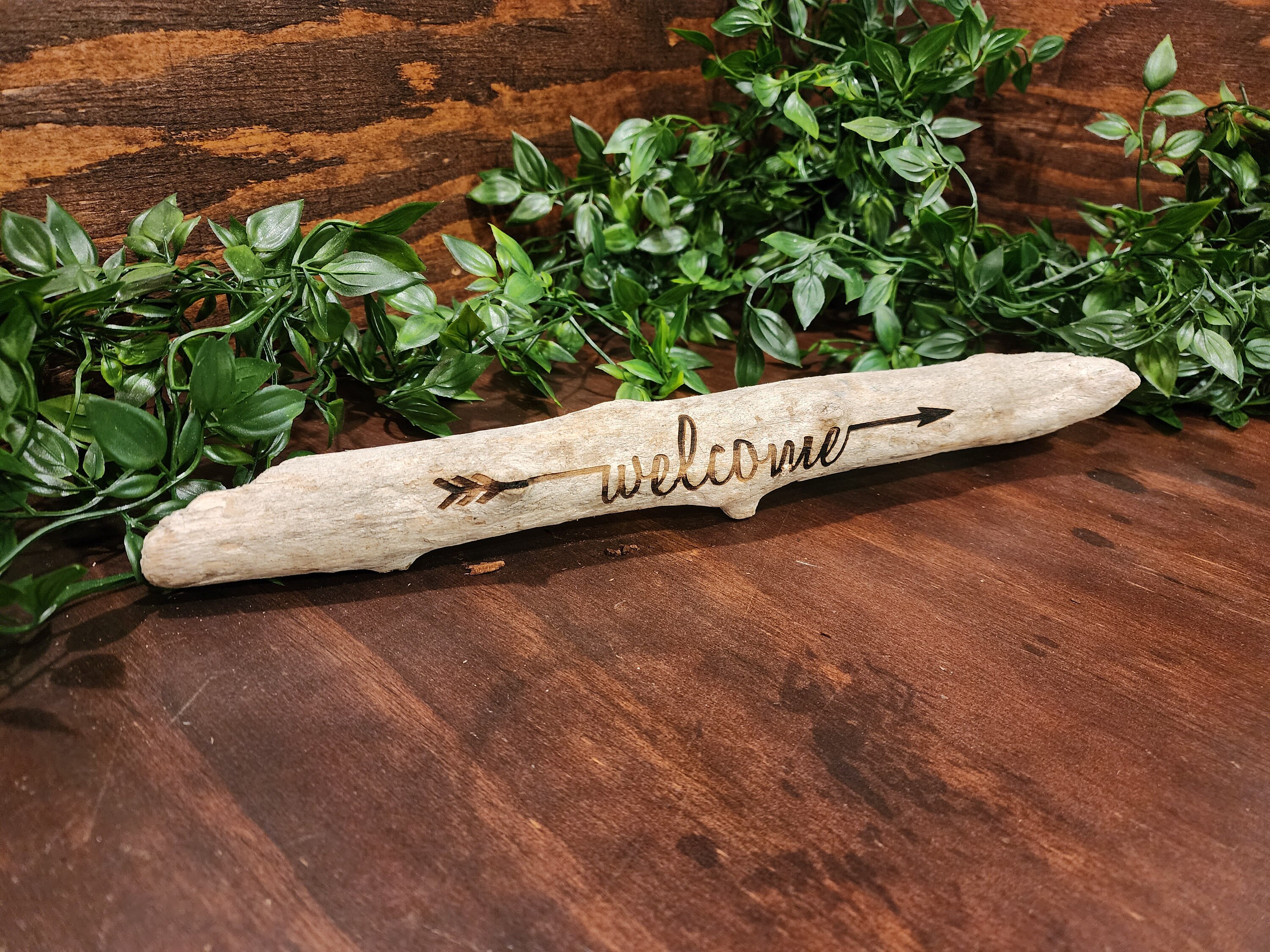 Letrero de bienvenida de madera flotante hecho a mano: Decoración costera