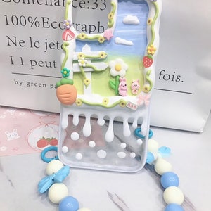 Étui à chaîne Ombre Blue Sky et Green Grassland Decoden Phone Case, Cute Bunny and Flowers, Handmade Fake Cream Phone Case pour Samsung, Apple