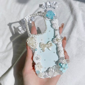 Baby Blue Decoden Handyhülle für alle Marken, Schleife und Rosen Creme Handyhülle, Handgemachte iPhone 14 Hülle, Samsung, Android
