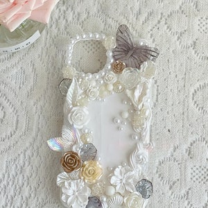 Custodia per telefono Decoden con farfalla grigia e barocca bianca, custodia Decoden fatta a mano, custodia per telefono in finta crema fatta a mano per Samsung, Apple, Android