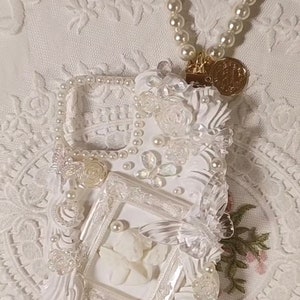 Housse de téléphone Decoden de style baroque blanc pour toute la marque avec dragonne, étui de téléphone crème perle, étui iPhone 14 fait à la main, Samsung, Android