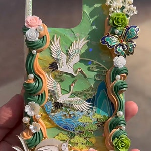 Custodia per telefono Decoden in stile classico verde pastello per tutte le marche, custodia per telefono color crema con tema gru primaverile, custodia fatta a mano per iPhone 14, Samsung Android