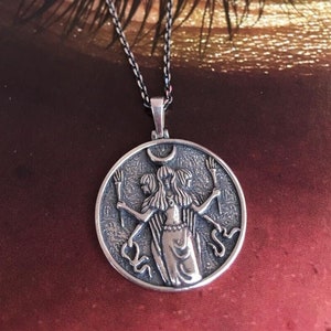 Goddes Hekate-Mythologisch Hekate Medaillon, Göttin Halskette, Altgriechisch Anhänger, Hekate Dreifaltige Göttin Hexerei, Magie, Valentinstag Geschenk