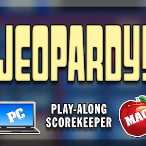 Puede incluir: La palabra "JEOPARDY!" en amarillo con un contorno negro es prominente. Debajo, se muestra un portátil con "PC" en la pantalla y una manzana roja con "MAC". También está presente el texto "PLAY-ALONG SCOREKEEPER".