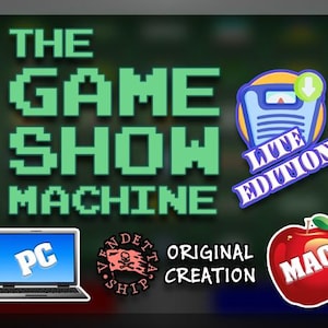 以下が含まれることがあります： 緑色のピクセルフォントで「THE GAME SHOW MACHINE」と書かれたデジタルグラフィック。 「PC」と書かれたラップトップ、下向きの矢印が付いた体重計、「MAC」と書かれた赤いリンゴ、「LITE EDITION」と「ORIGINAL CREATION」の文字も含まれています。