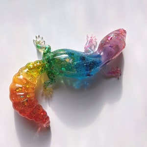Upcycled Rainbow Resin Gecko Paperweight: Colorful Desk Decor