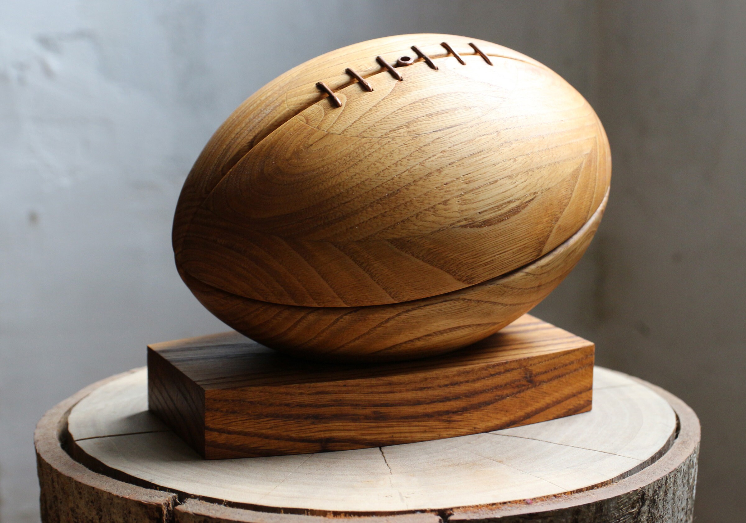 Ballon de Rugby en Bois