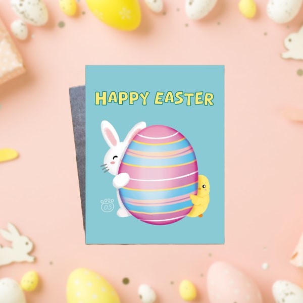 Osterhase und Küken Verstecken sich hinter einem bemalten Ei Benutzerdefinierte Text Grußkarte, innen leer, niedliches weißes Kaninchen und gelbes Küken