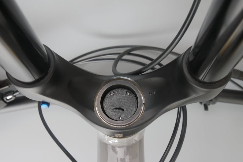 Soporte para horquilla AirTag con tornillos Soporte para bicicleta Apple AirTag Escondite de etiquetas de aire minimalista Soporte para bicicleta inactivo imagen 2