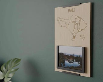 Wooden picture frame | Country map | Photo wall | Display | Gift for globetrotters | Analogue pictures | 15 x 10 cm pictures | Camera | Photo stand