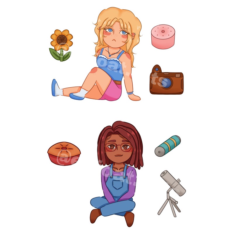 Op de afbeelding: Twee cartoonillustraties van zittende mensen. De persoon bovenaan is een blonde vrouw met blauwe ogen die een blauw-wit topje, een roze broekje en witte schoenen draagt. Ze zit met gekruiste benen. De persoon onderaan is een persoon met een bruine huidskleur met bruin haar die een paars shirt, een blauwe overall en bruine schoenen draagt. Ze zitten met gekruiste benen. Er zijn verschillende objecten om hen heen, waaronder een zonnebloem, een roze donut, een camera, een bruin gebakje, een blauwe buis en een telescoop.