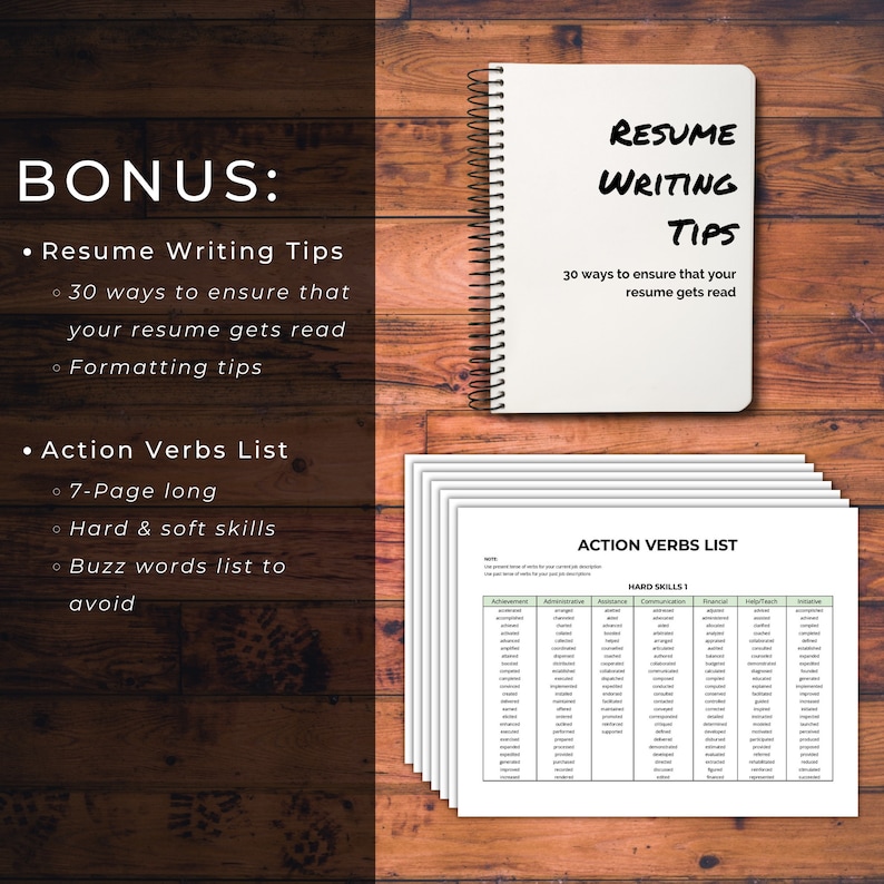 Może przedstawiać: Biały notes z tekstem "RESUME WRITING TIPS" i "30 ways to ensure that your resume gets read". Notes jest otwarty, aby ujawnić listę czasownik&oacute;w czynnych dla CV, z nagł&oacute;wkami "Umiejętności twarde" i "Umiejętności miękkie".