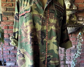 Chaqueta de camisa de camuflaje reciclada. Talla grande. ¡Me encanta!