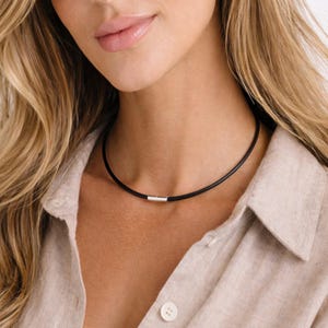 Kautschukkette schwarz mit Edelstahlverschluss – Gummikette Halskette für Anhänger – Minimalistische Unisex Kette – Schmuckband modern