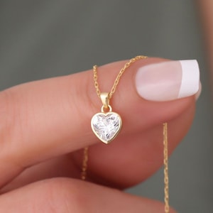 Chic Weiß Topas Lünette Herz Halskette, 14K solid Gold eleganter Schmuck für alltäglichen Glamour, ideales Geschenk für Verlobung, April Birthstone Anhänger