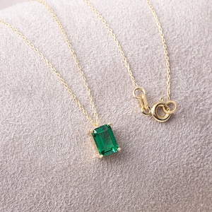 Emerald 14K Solid Gold Rectangle Necklace, Minimalist Necklace, May Birthstone Necklace, Mother&#39;s Day or Christmas Gift, Gift Jewelry
