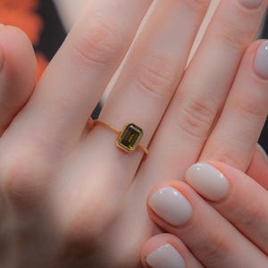 Bague rectangle péridot taille lunette, bijoux de naissance août or massif 14 carats 10 carats 8 carats