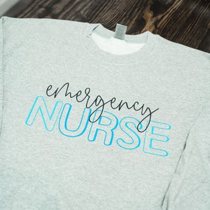 Notfall Krankenschwester Crewneck Sweatshirt ER Krankenschwester Geschenk ED Stillshirt T-Shirt Shirts Notfall RN Hoodie Geschenk für Krankenschwester Grad Geschenk Abschluss