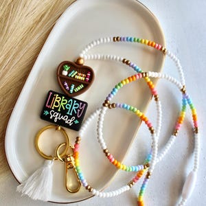 Cadeaux pour bibliothécaire scolaire, lanière de bibliothécaire, lanière de l'équipe de la bibliothèque, cadeau de rentrée des classes, cadeau pour amoureux des livres, porte-badge, lanière de perles de rocaille,