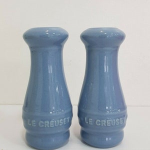 le creuset coastal blue salt & pepper mill set