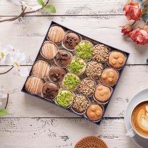Coffret de Petits Fours Artisanaux 500 g (Environ 30 Pièces)