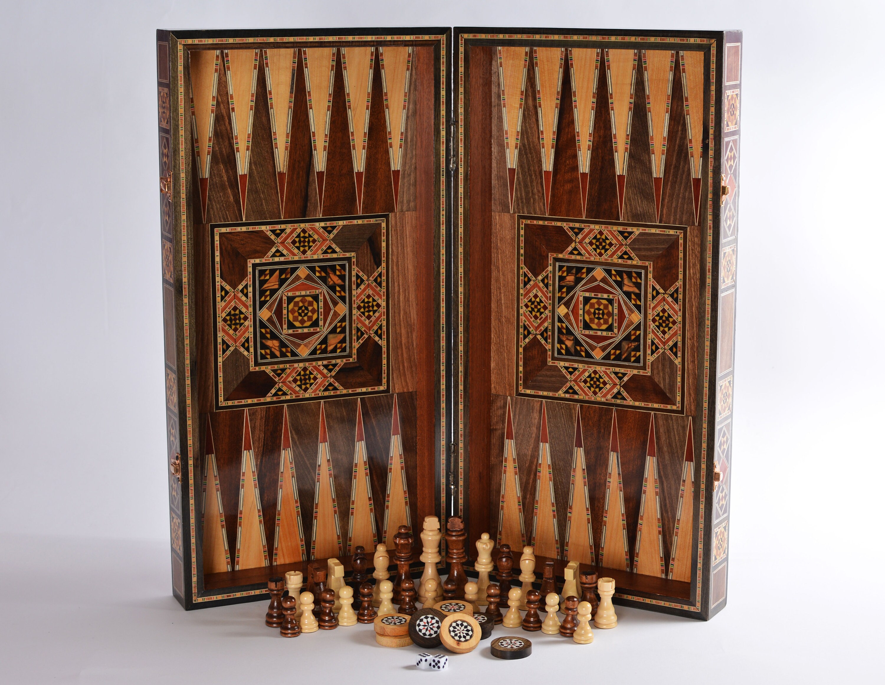 Comment fabriquer les jeux d’échecs en bois sculpté