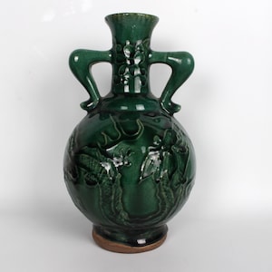 Chinese ceramic hand-painted vase