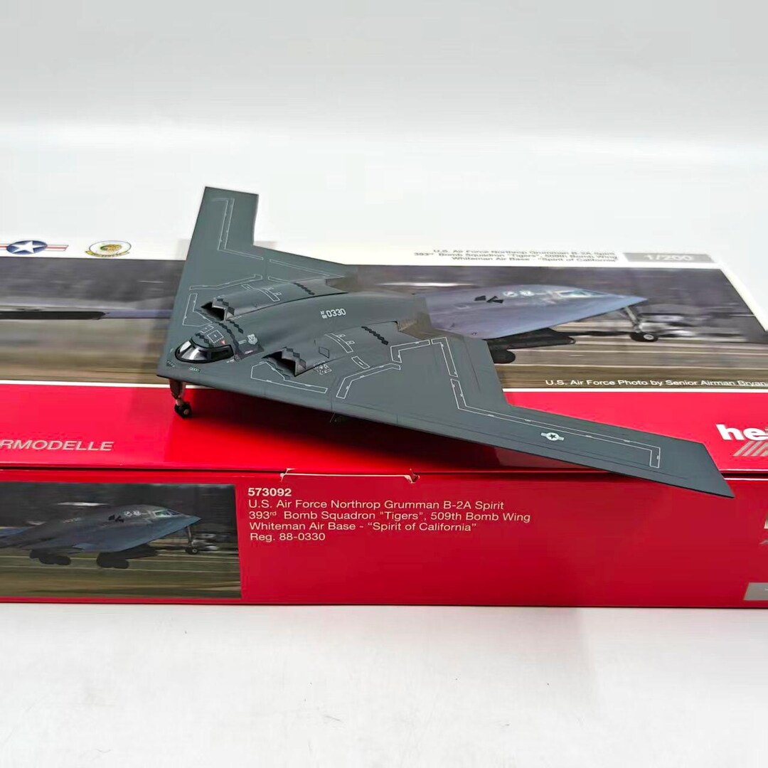 Heropa 1/200 US Air Force B2A Phantom Stealth Strategic Bomber
