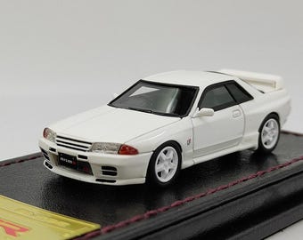 1: 64 o'clock train type Nissan Skyline GT-R R32 NISMO CRS white resin car