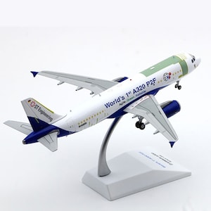A320 Civil Aviation Airliner Alloy & Plastic Model 1:200 Scale Diecast Toy Gift Collection Simulation Display Decoration