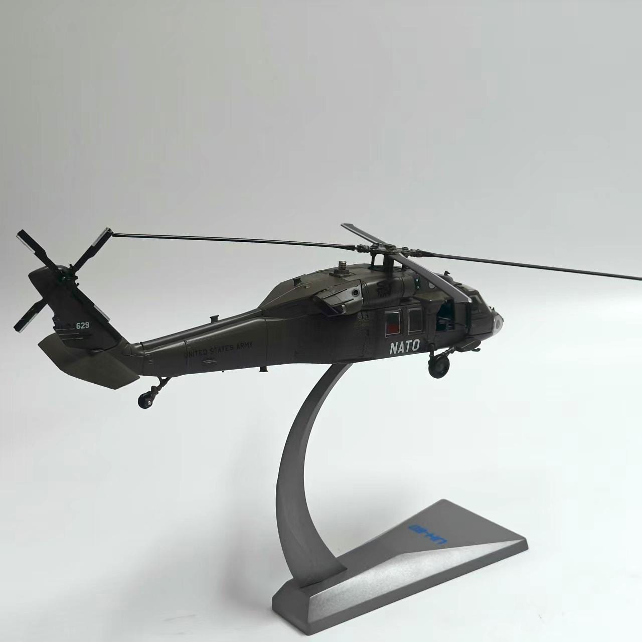 アメリカ陸軍UH-60 ブラックホーク　1/72 スケールモデル 手作りのダイキャスト製 1/72スケール UH-60 ブラックホーク