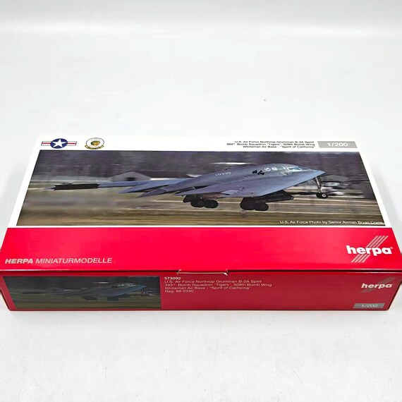 Heropa 1/200 US Air Force B2A Phantom Stealth Strategic Bomber