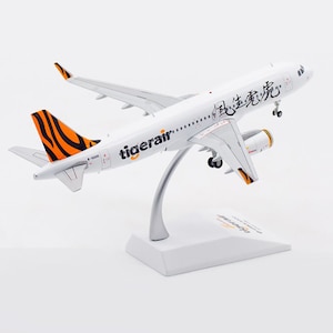Die cast 1:200 Ratio Xinfeng Tiger Airlines A-320 Civil Aviation Aircraft Alloy Aircraft Simulation Model Collection