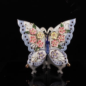 Chinesische Keramik Schmetterling Modell Blume und Gras Farbmuster